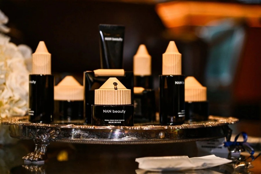 推出彩妆品牌NAN beauty，上美股份百亿美妆集团指日可待