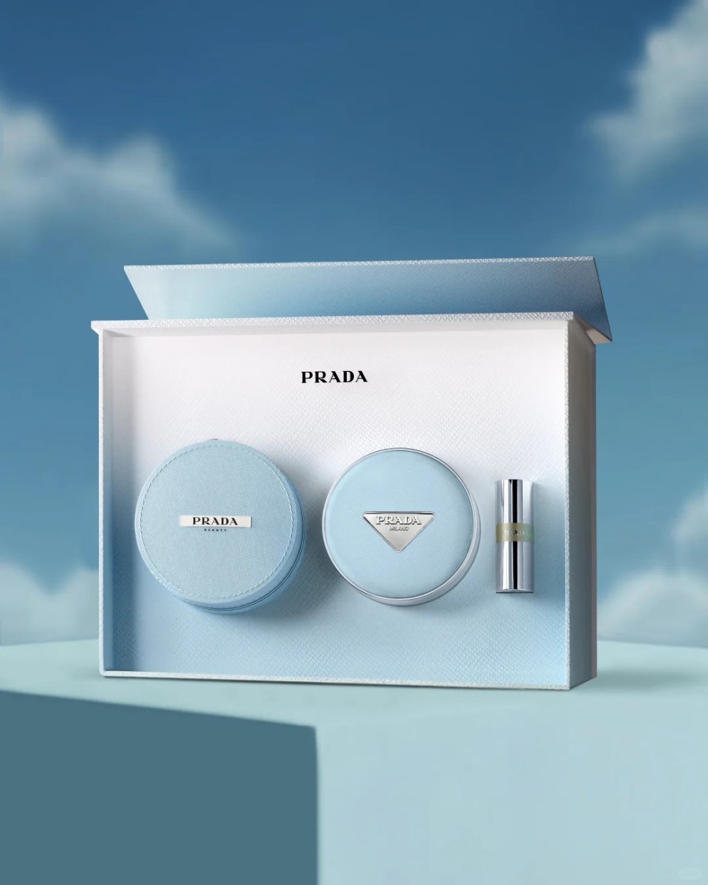  PRADA普拉达蓝限定「尼龙」气垫 新品上市