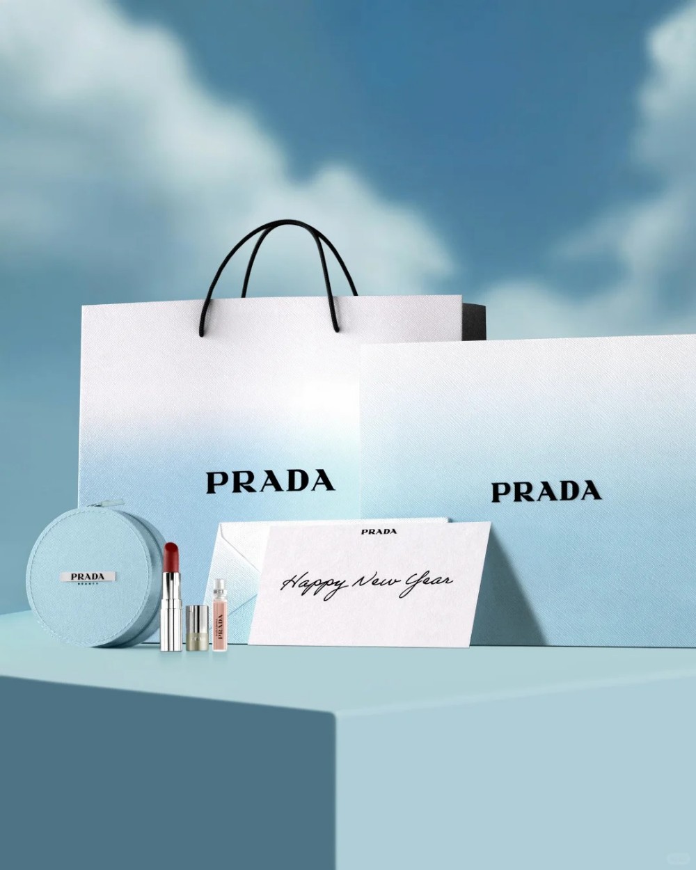  PRADA普拉达蓝限定「尼龙」气垫 新品上市