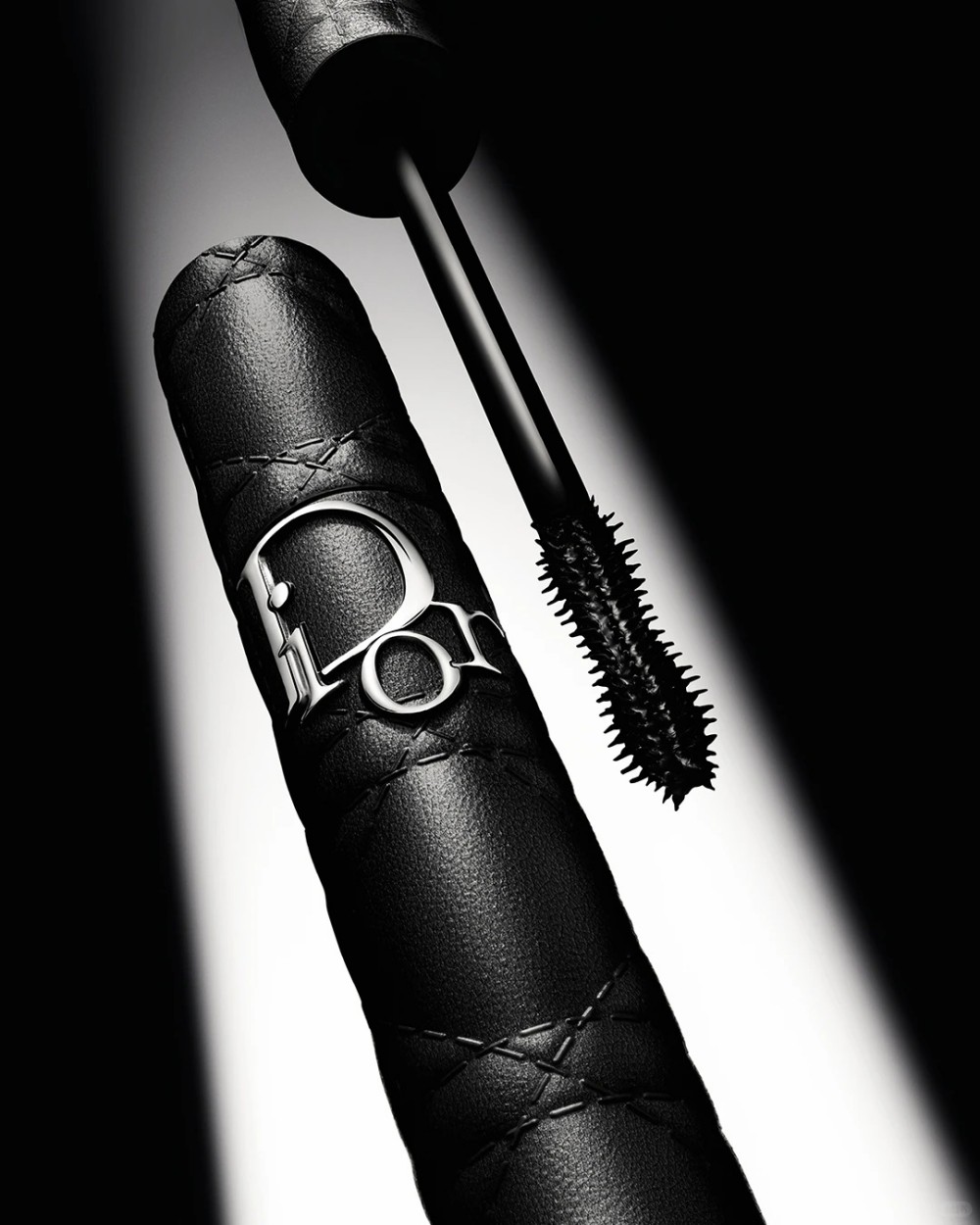 DIOR迪奥惊艳系列全新上市 高定设计定义奢华美妆新高度