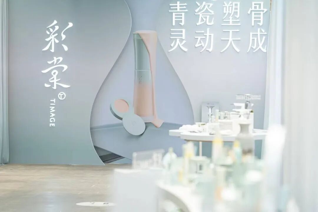 品牌焕新后首款力作！彩棠“小圆管2.0”如何诠释“中国妆 原生美”？