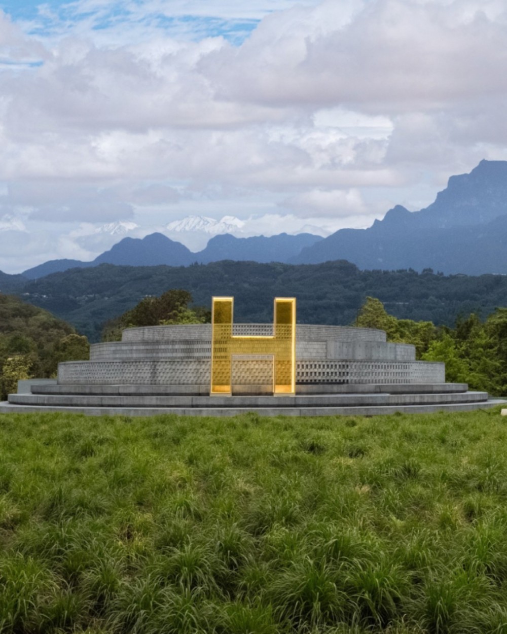 HOURGLASS：把纯素美妆，讲给东方听