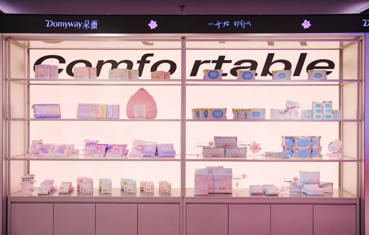 黄子韬跨界卖卫生巾，一年卖出7个亿，朵薇品牌如何做到58%复购率？