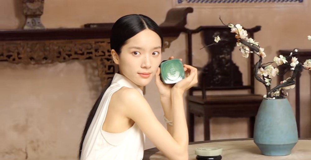 妆榜周报｜百雀羚发布灵玉面霜广告；植物医生IPO恢复审核；美康粉黛官宣防晒代言人